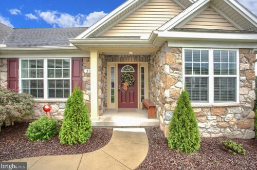 326 Woodbridge Dr, Etters, PA 17319-9596