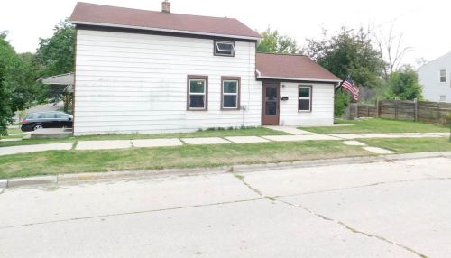 1105 Crooks St, Green Bay, WI 54301-3816