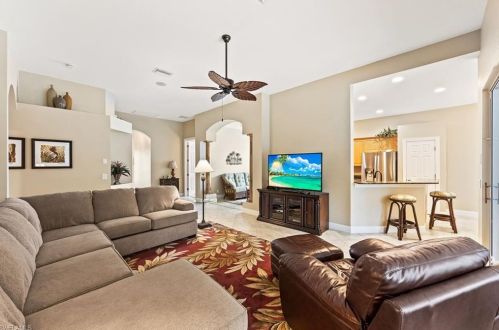 15892 Delaplata Ln, Naples FL 34110-2804 exterior