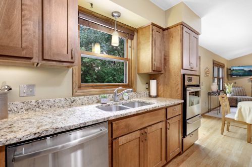3589 Ashbury Rd, Saint Paul, MN 55122-1226