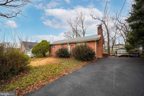 852 2nd St, Herndon, VA 20170-3238