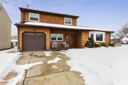 6 Ridgedale Pl, Woodbridge, NJ 07095-3624