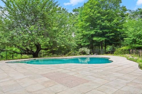 223 Jonathan Dr, Stamford CT  06903-1510 exterior