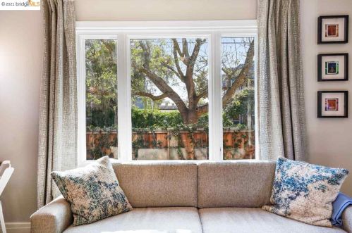 5912 Fremont St, Oakland CA 94608-2217 exterior