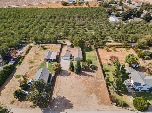 13589 Peach Ave, Livingston, CA 95334-9309