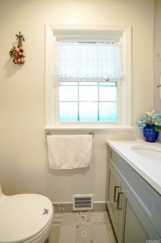 25 Ascot Rdg, Great Neck NY  11021-2900 exterior