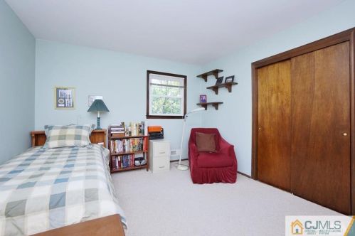 18 Hamilton Dr, East Brunswick NJ  08816-2709 exterior