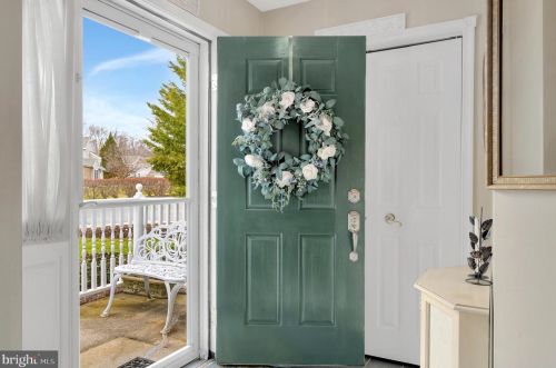 16 Standiford Ct, Wilmington, DE 19804-2939