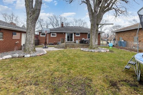 8410 Parrish Pl, Hammond, IN 46322-1441