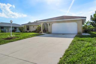 449 Rubens Dr, Nokomis, FL 34275-3561