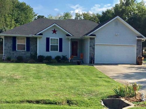 2040 Indian Ridge Ln, Lawrenceburg, KY 40342-9408