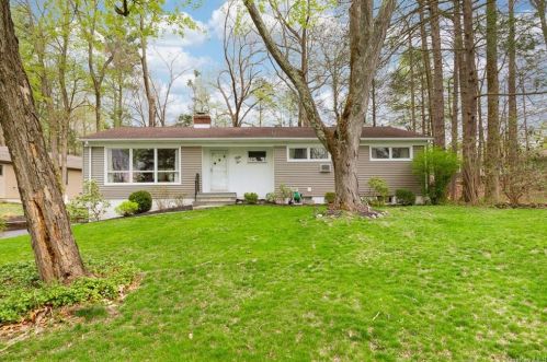 52 Timberline Dr, Poughkeepsie NY  12603-5546 exterior