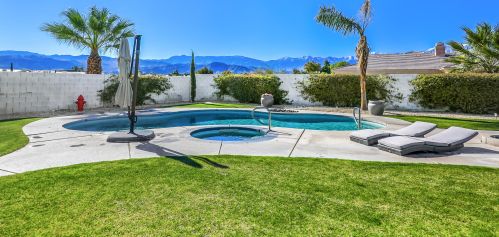 5 Curie Ct, Rancho Mirage CA  92270-2713 exterior
