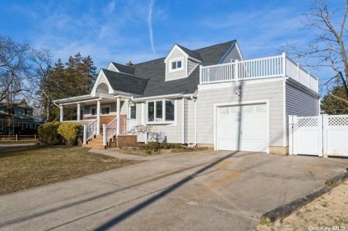 935 Shelley Rd, North Bellmore, NY 11710-2014