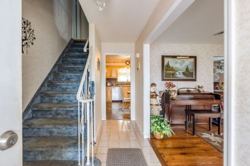 3834 Allen Ct, Seaford, NY 11783-2528
