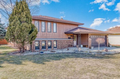 8826 Jefferson Ct, Hammond, IN 46321-2432