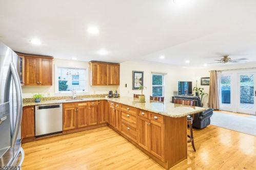 41 Essex Ave, Bernardsville NJ  07924-2235 exterior