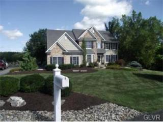 8873 Clearwater Cir, Fogelsville, PA 18051-2045