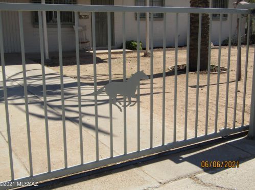 633 Calle Lerdo, Tucson, AZ 85756-6421