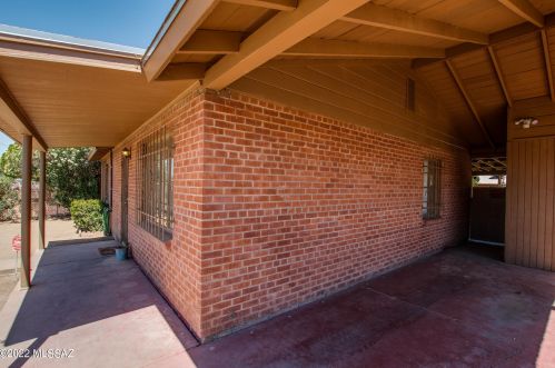 945 Prince Rd, Tucson AZ 85705-3026 exterior