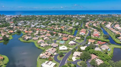 74 Inlets Blvd, Nokomis, FL 34275-4105