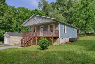 826 Springs Dr, Knoxville, TN 37920-4960