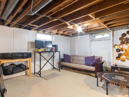 9009 Auer Ave, Milwaukee WI 53212-2204 exterior