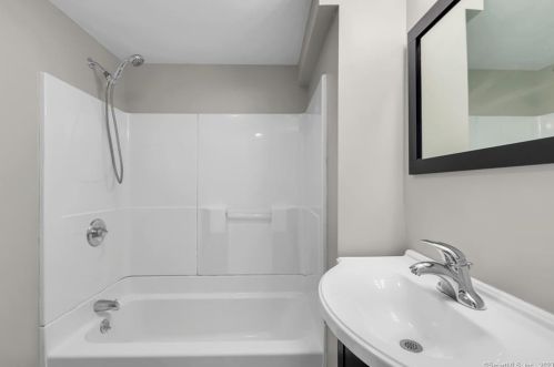 30 Foster St, Manchester CT 06040-5330 exterior