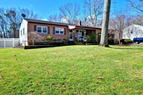 84 Barretts Ave, Holtsville, NY 11742-2110