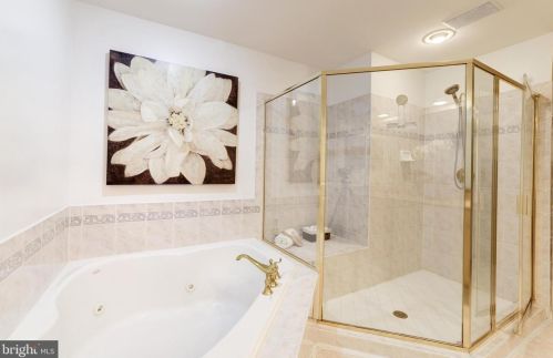 12158 Chancery Sta Cir, Herndon VA 20190-5803 exterior