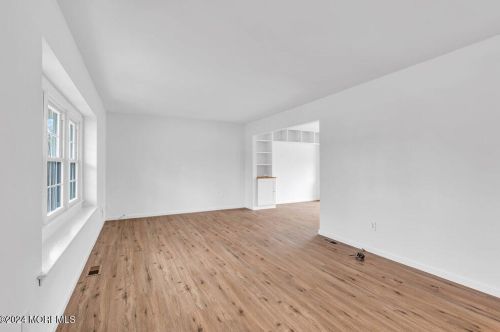 828 Burnt Tavern Rd, Bricktown NJ  08724-2540 exterior