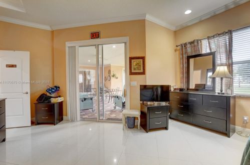 160 Saratoga Ave, Fort Pierce FL  34953-5974 exterior