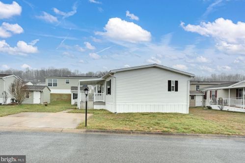 910 Dogwood St, Smithville PA  17560-9692 exterior