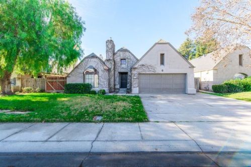 1209 Locust Ave, Manteca CA  95337-6864 exterior