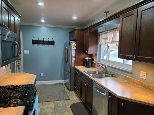 218 Oglevee Ln, South Connellsville, PA 15425-3842