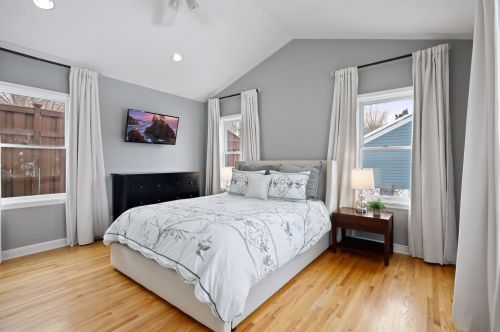 261 Washburn Ave, Minneapolis MN 55405-1052 exterior