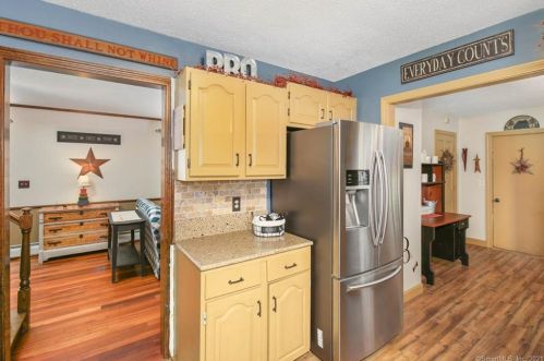 32 Elvira Hts, Putnam CT  06260-2500 exterior