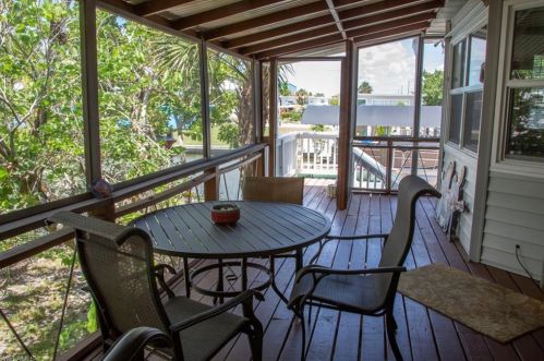 738 Matanzas Ct, Fort Myers Beach FL  33931-2120 exterior