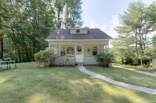 22 Hill St, Auburn, MA 01501-3336