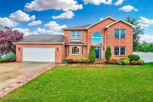 61 Adams Ave, Olyphant, PA 18447-2101