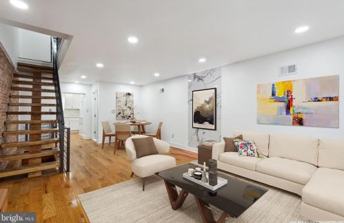 312 Manton St, Philadelphia PA  19147-5213 exterior