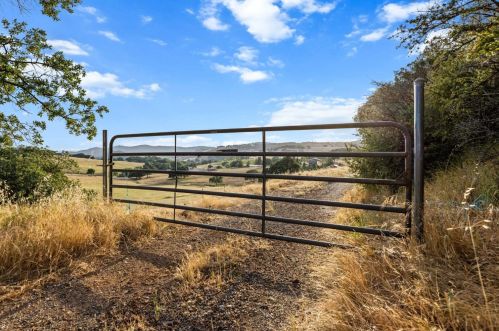 1661 Storksbill Rd, Pilot Hill, CA 95664