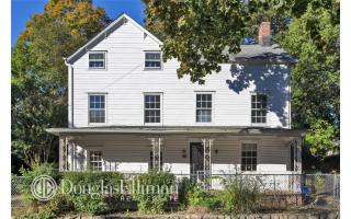 12 Arlington Ln, Bayville, NY 11709-2102