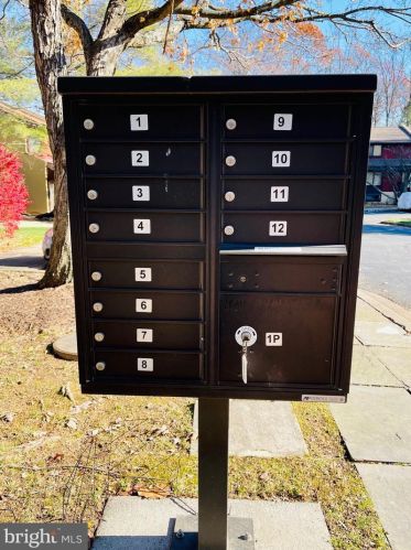 2120 Cartwright Pl, Herndon VA  20191-1903 exterior