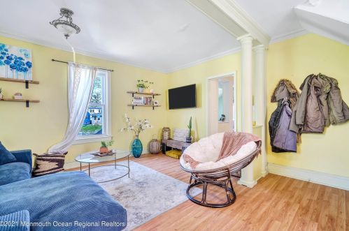 914 Central Ave, Tinton Falls NJ  07712-5735 exterior