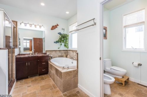 163 Hillcrest Dr, Parsippany NJ  07834-1413 exterior