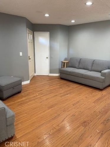 19826 Sandpiper Pl, Santa Clarita, CA 91321-4303