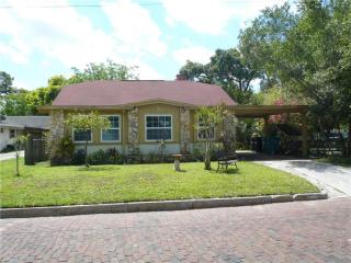 204 Muriel St, Orlando, FL 32806-3032