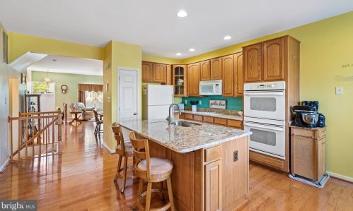 14238 Hunters Run Way, Gainesville VA  20155-4408 exterior