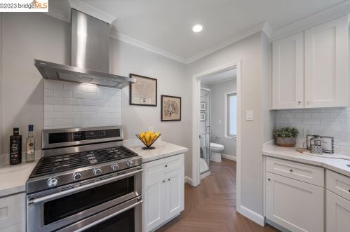 3684 Calafia Ave, Oakland, CA 94605-4942